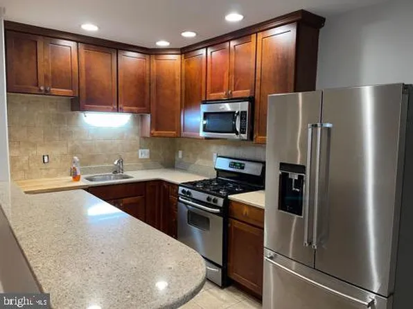 1211 Spruce St APT 3F, Philadelphia, PA 19107