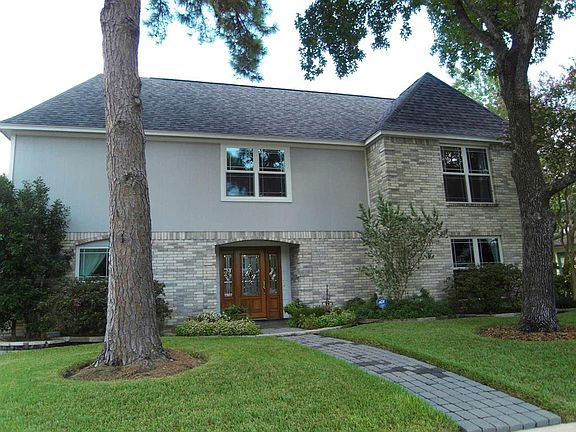 3rd image of 8222 Riverglade Dr