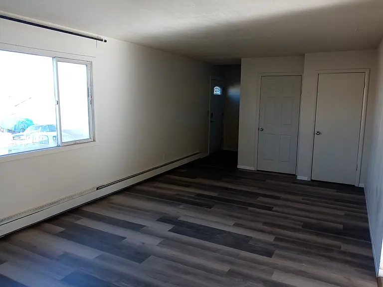 380 S Wagon Wheel Dr #B — Photo 7
