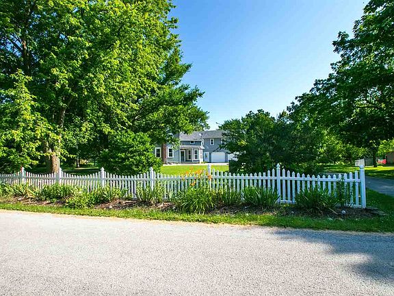 3rd image of 117 Timber Valley Dr