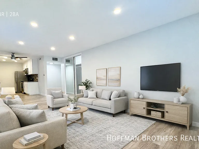 415 N Oakhurst Dr #108 — Photo 2
