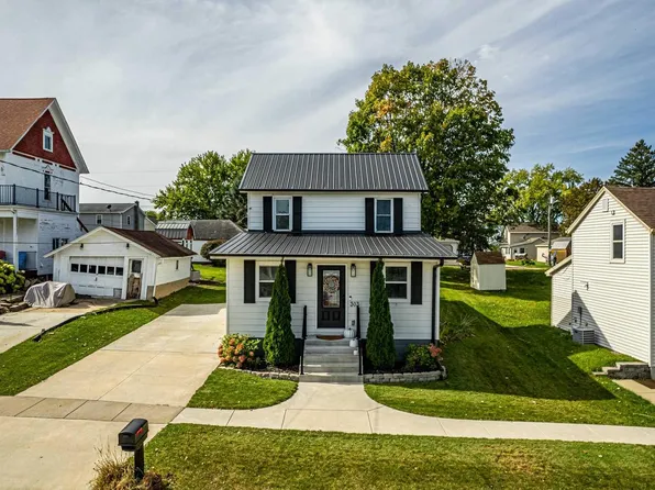 303 North Kenzie Street, Barneveld, WI 53507