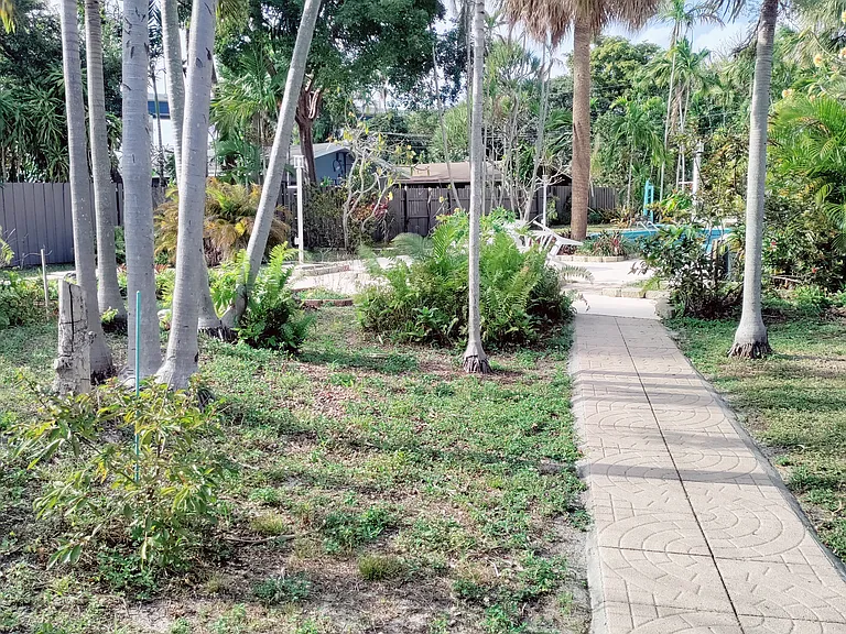 125 SW 19th Ave #UTIL INCLUDED — Photo 26