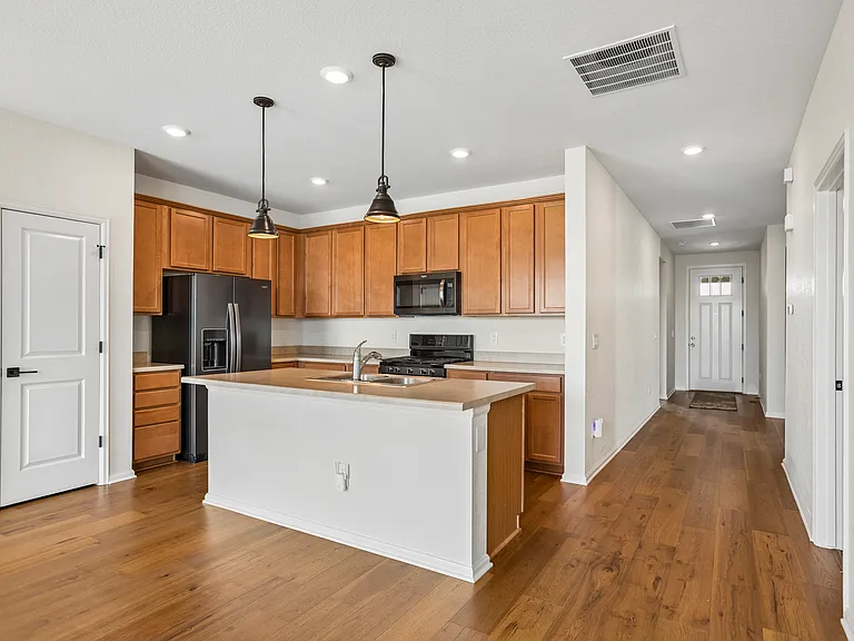 855 N Waterloo Cir — Photo 6