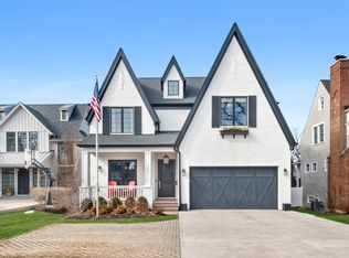 390 S Argyle Ave, Elmhurst, IL 60126