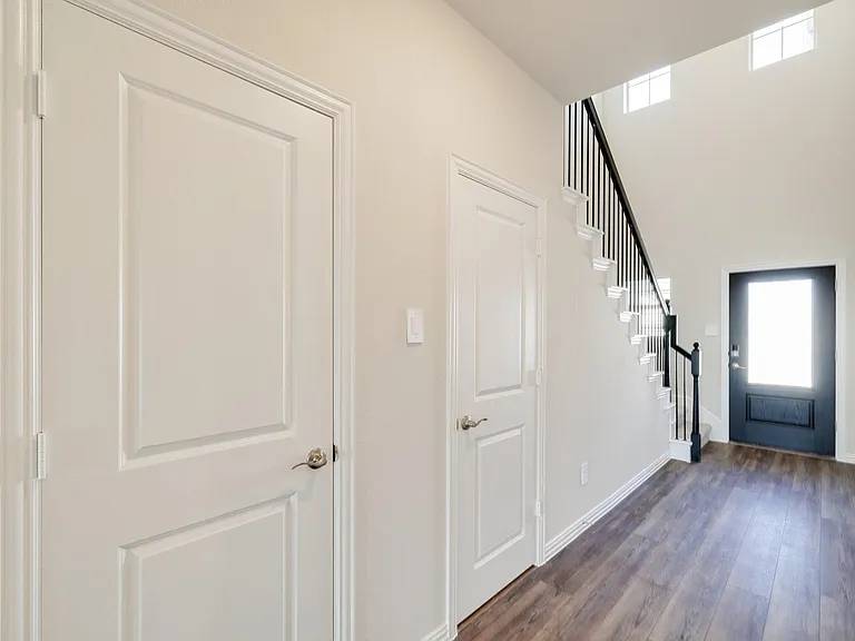 4816 Hunter Hurst Dr — Photo 4