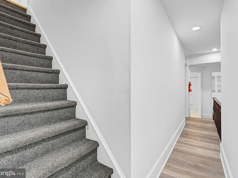 28 W Airy St — Photo 30