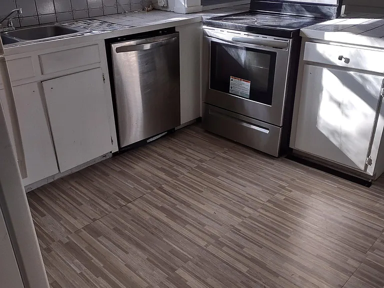 660 Merrick St — Photo 23