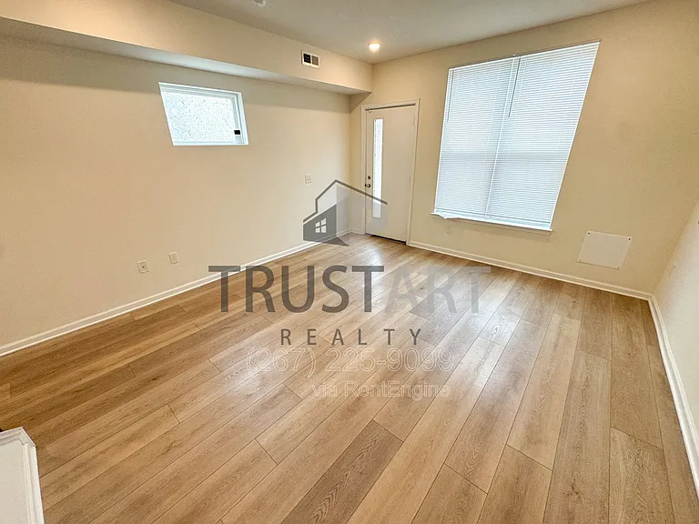 1327 S 27th St — Photo 7