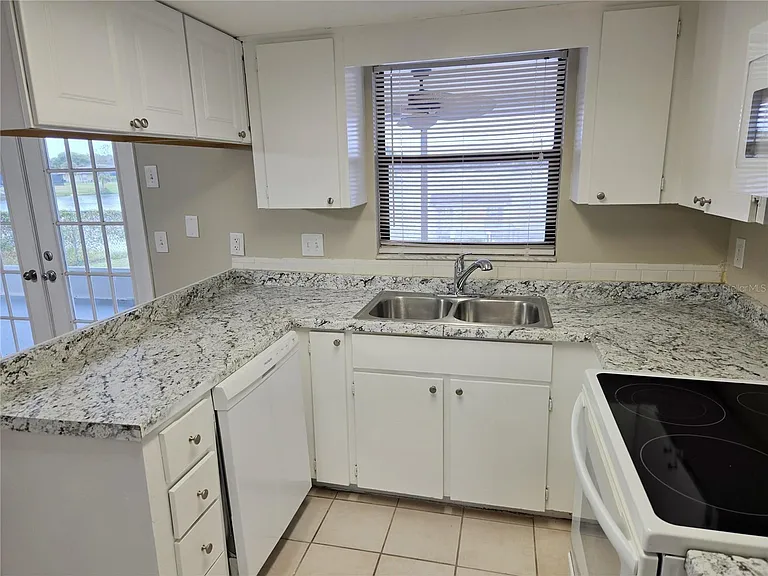 7651 Vienna Ln — Photo 10