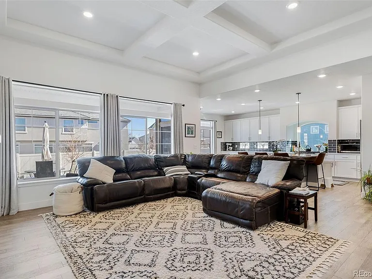 20551 Beekman Pl — Photo 3