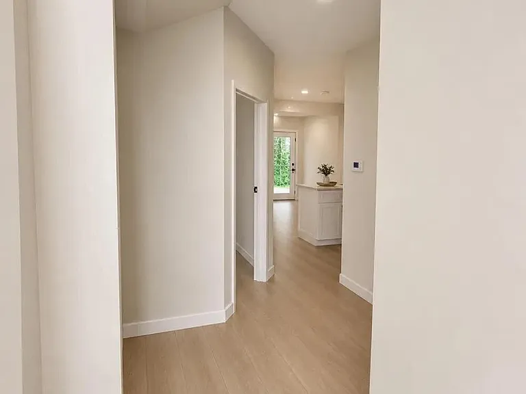 6511 State St — Photo 10