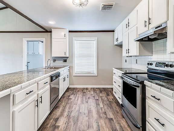 2nd image of 502 Robert Lee Cir