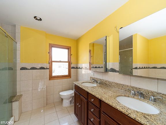 5th image of 6315 N Keeler Ave