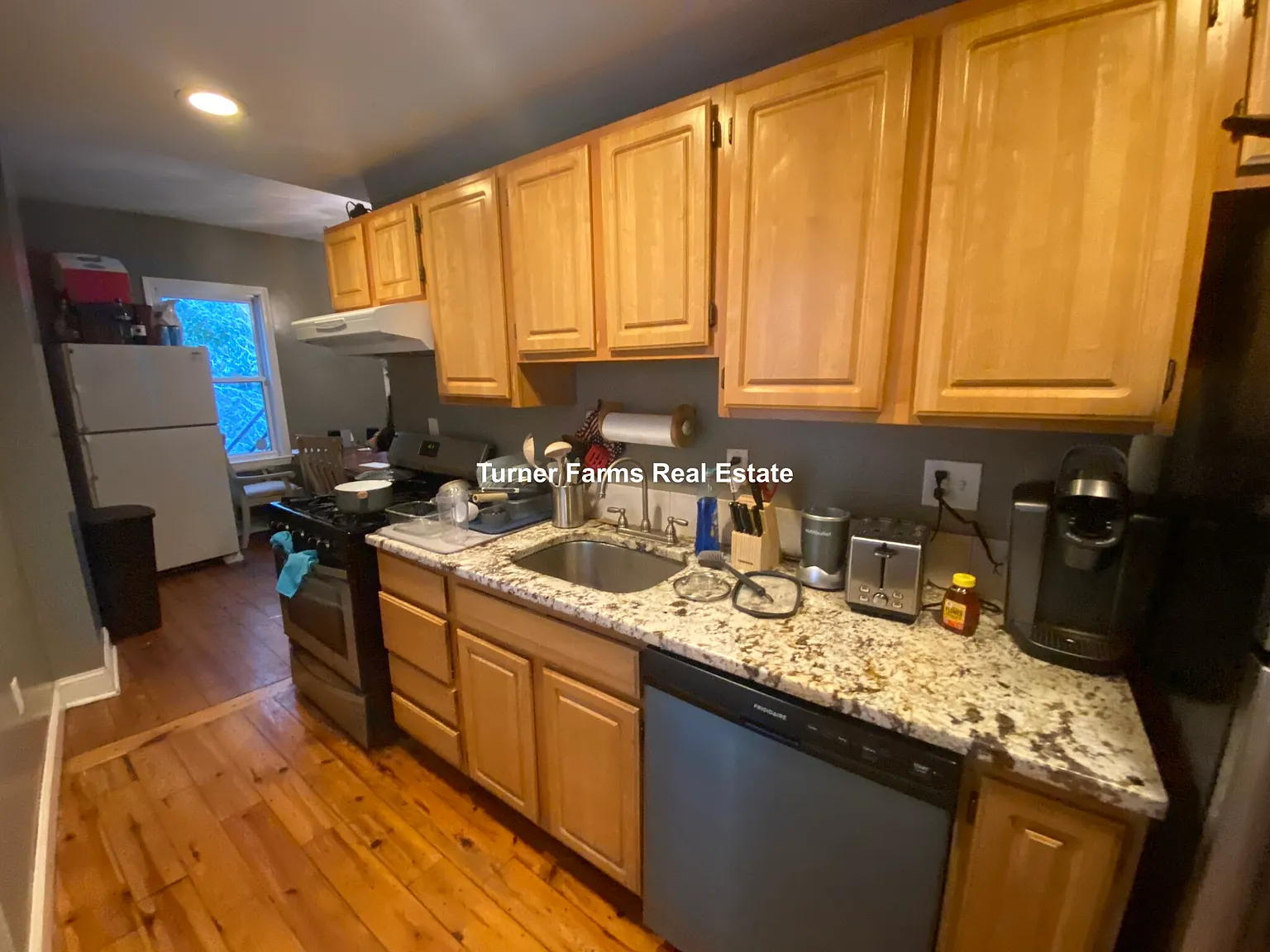 6 bed, 9999 sqft, $8,500 — Photo 2