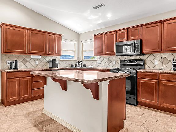 4th image of 1033 Echo Canyon St
