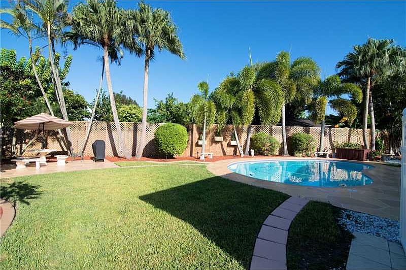 Beautiful Pool & Patio