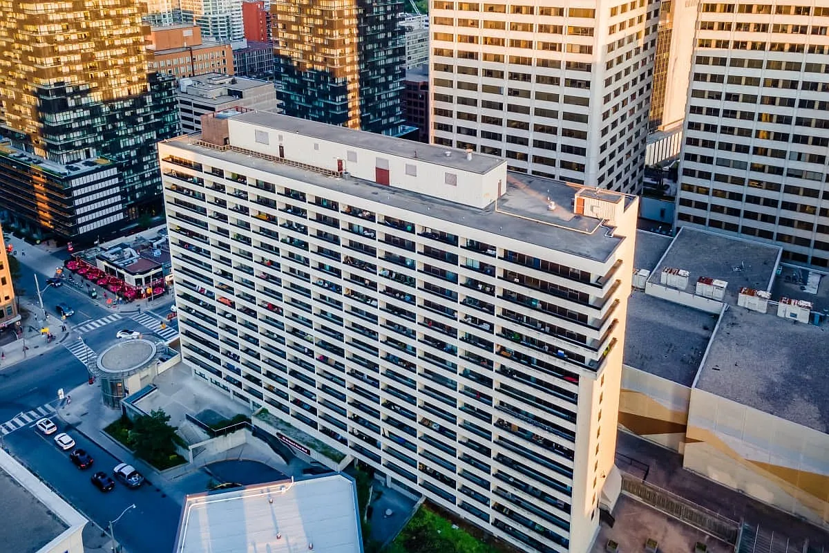 Yonge Eglinton Apartments Orchard View — Photo 3