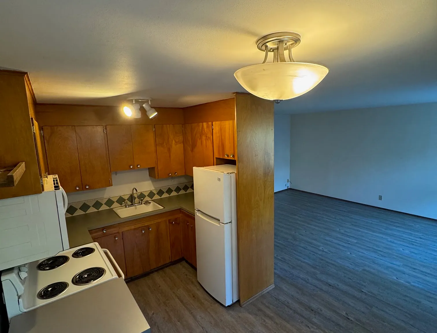 2 bed, 720 sqft, $1,945 — Photo 3