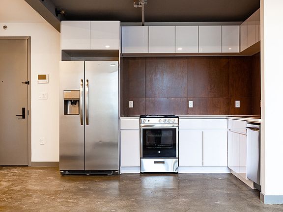 4th image of 410 Tompkins Ave #5O