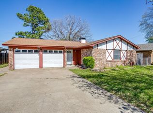 728 NW Douglas St, Burleson, TX 76028