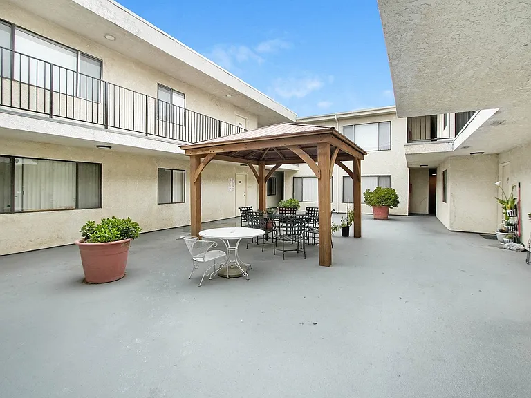 8151 Reseda Blvd — Photo 8