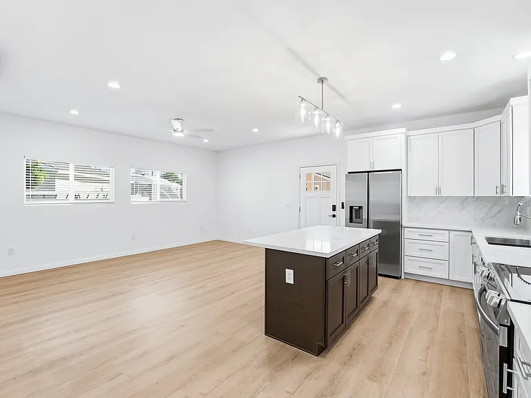 21003 Longworth Ave — Photo 8