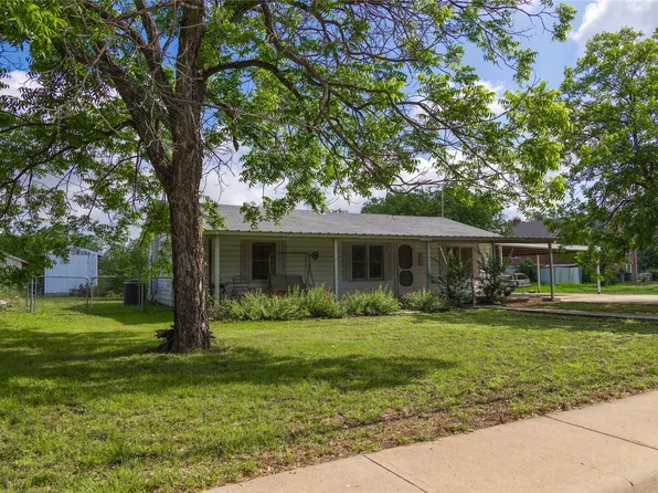 904 Austin St, Coleman, TX 76834