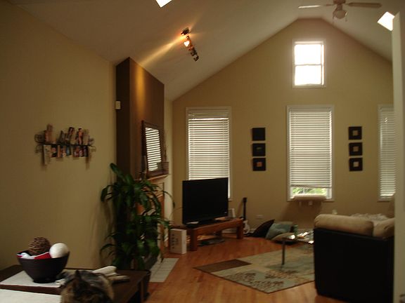 4th image of 1822 W Augusta Blvd APT 3