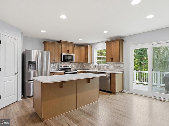 5th image of 114 Belmont Pl