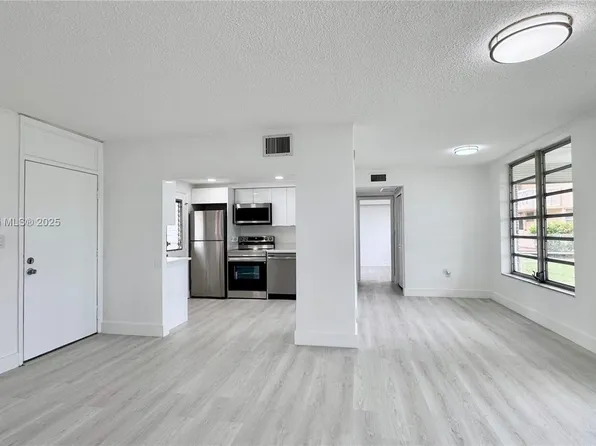 2999 Point East Dr APT C101, Aventura, FL 33160