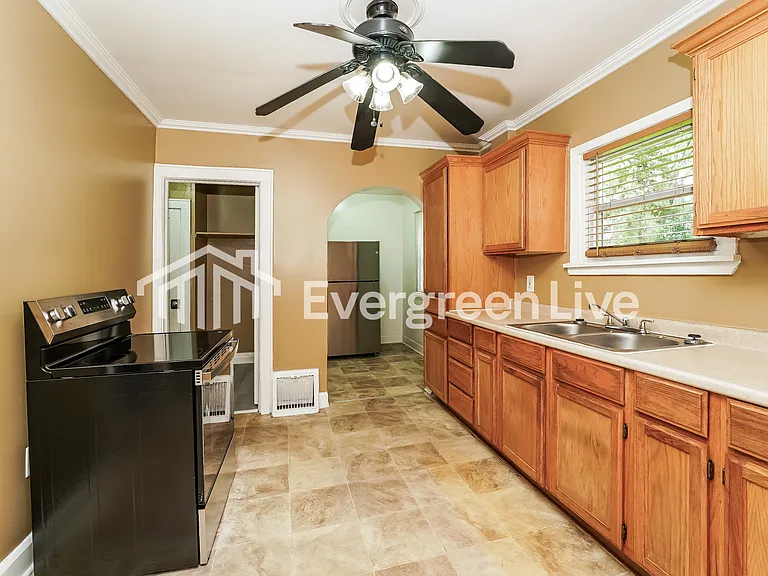 864 Packard Dr — Photo 6