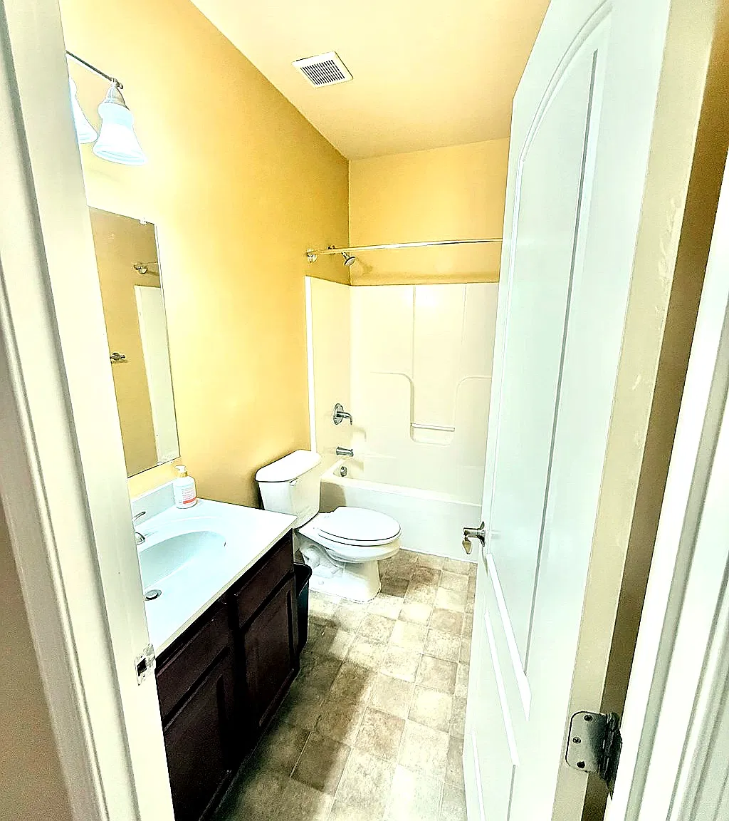 3 bed, 2000 sqft, $1,695 — Photo 4