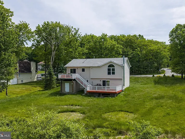 1019 Cricket Ln — Photo 4