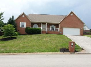 513 Farmview Dr, Maryville, TN 37804