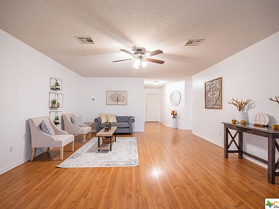 3rd image of 5819 Medina Dr