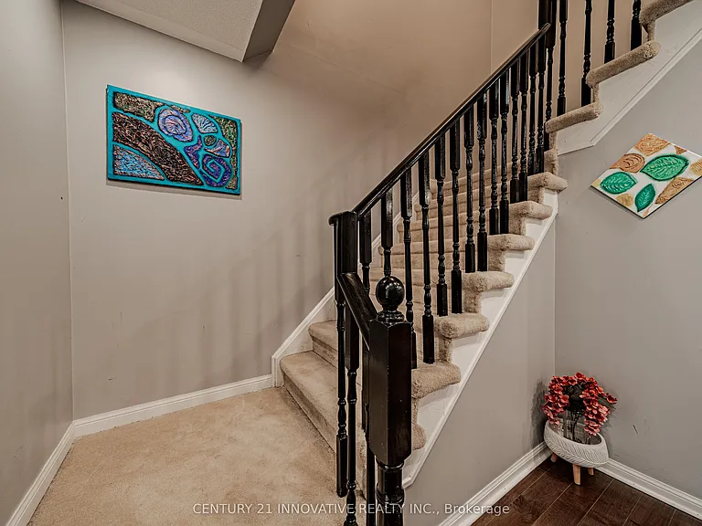 28 Samandria Ave #UPPER — Photo 9