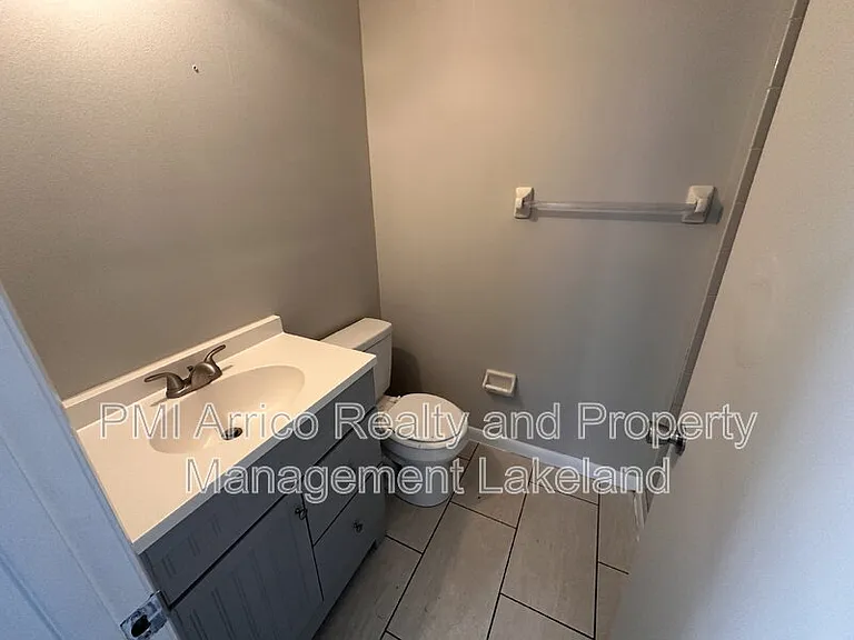 3211 Julia Ct — Photo 5