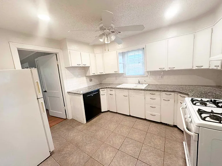 4605 N Hammond Ave — Photo 9