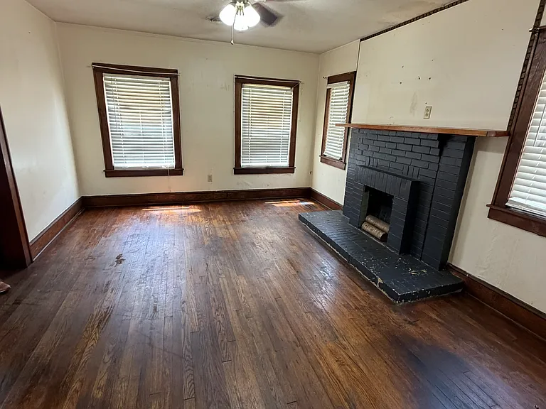 921 Myrtle St — Photo 12