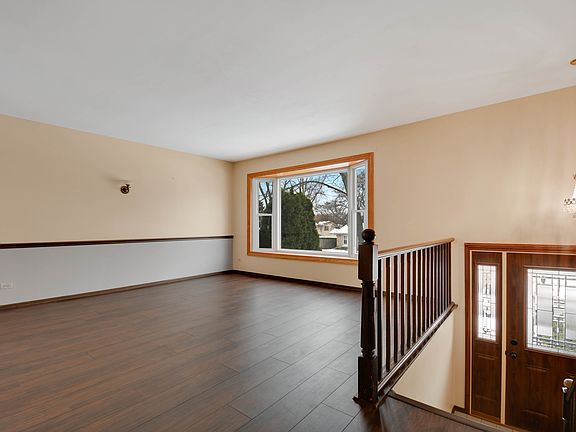 2nd image of 534 Cottonwood Cir