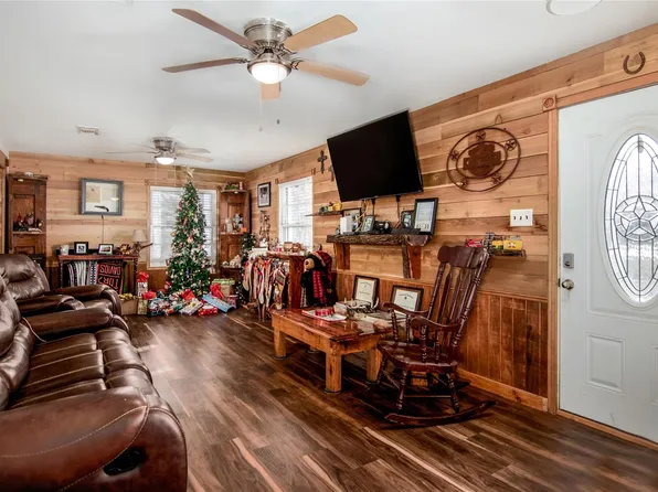 1206 W Clayton St, Dayton, TX 77535