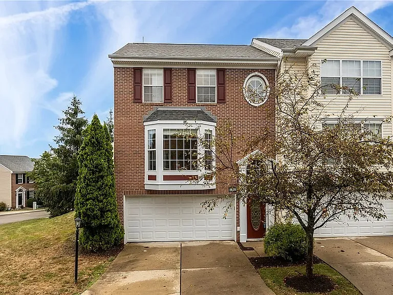 10528 Forest Hill Dr — Photo 2