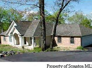 24 Thoreau Dr, Moosic, PA 18507