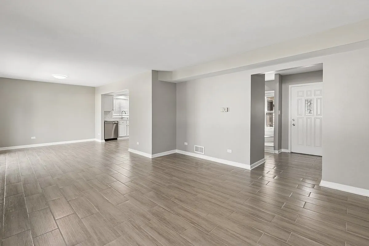 3 bed, 2.5 bath, 2566 sqft, $3,000 — Photo 4