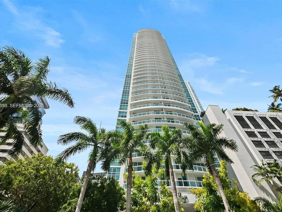 951 Brickell Ave #3207