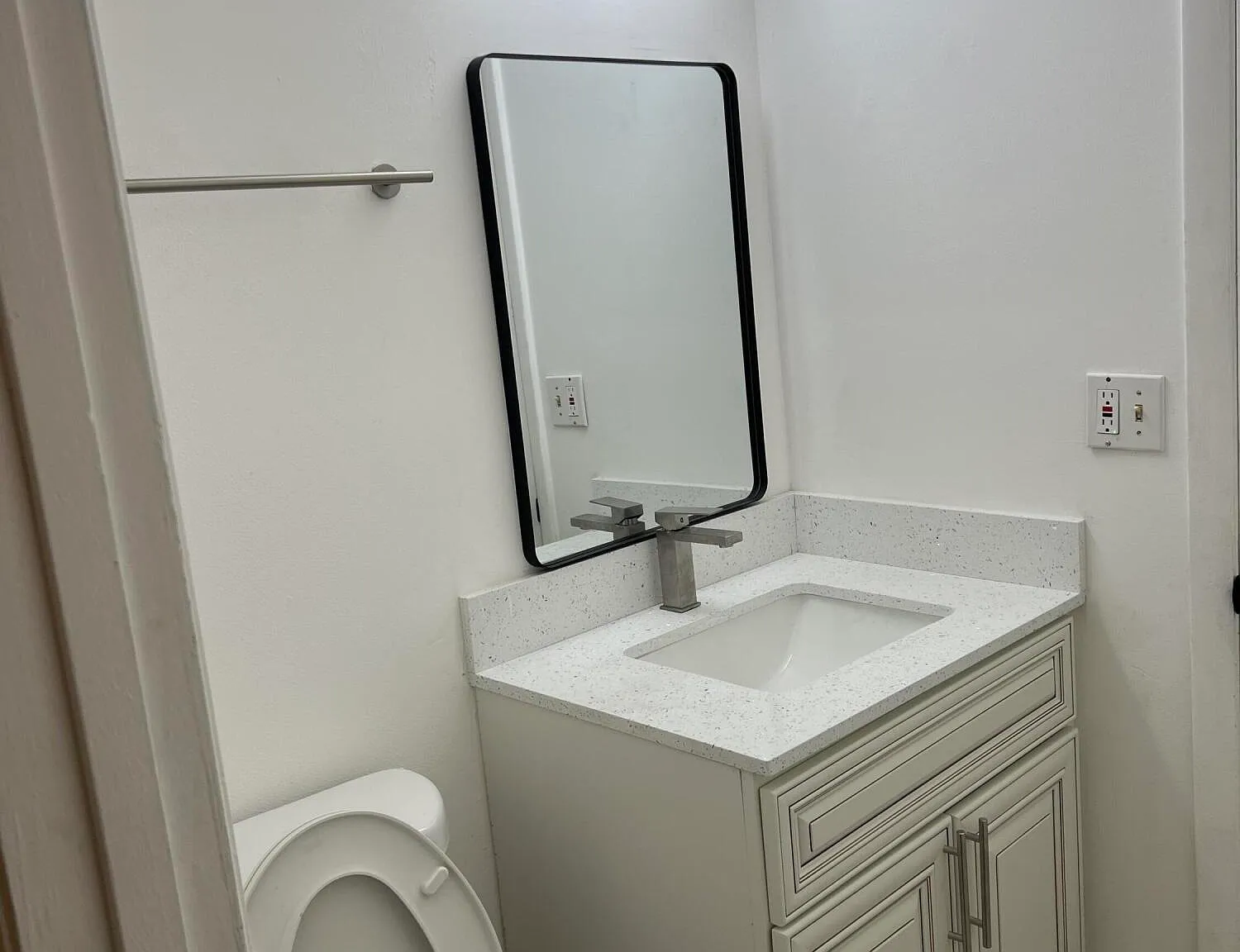 2 bed, 2.0 bath, 850 sqft, $2,400 — Photo 3