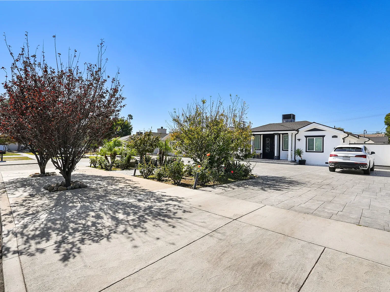 3 bed, 1200 sqft, $4,000 — Photo 1