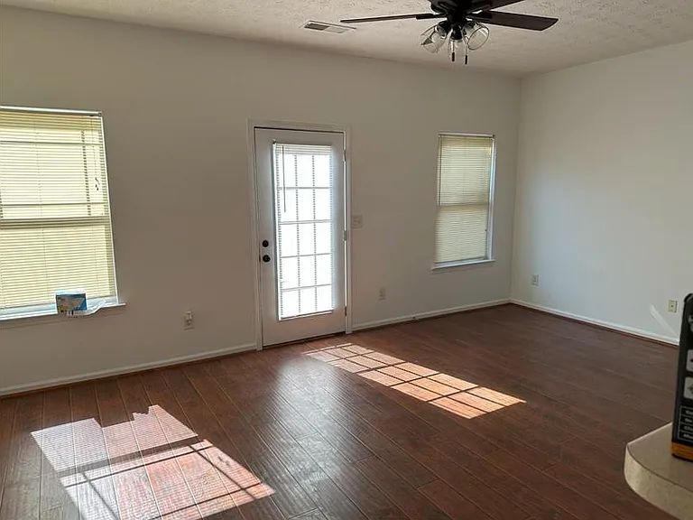 Ellenwood Dr — Photo 6