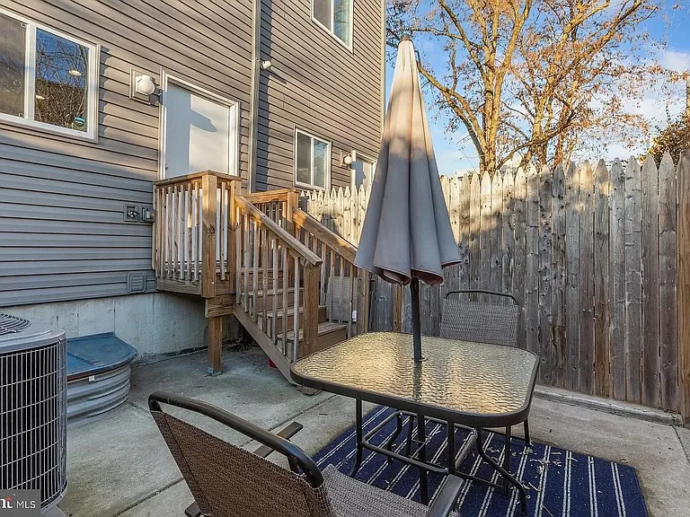 1843 E Oakdale St — Photo 29